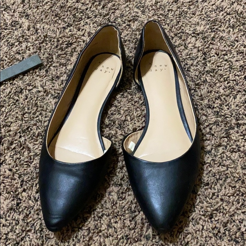 Pointed toe flats